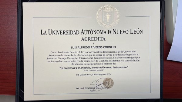 foto_0000001120240530122009_DIPLOMA_UANL_0524