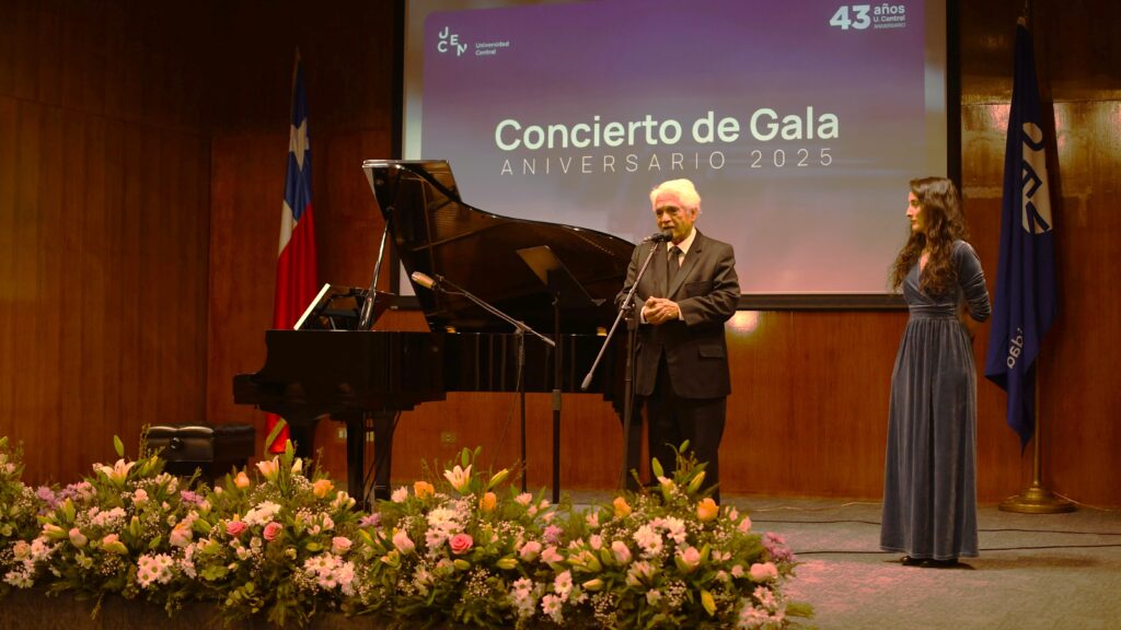 Roberto Bravo y la soprano Andrea Cárdenas