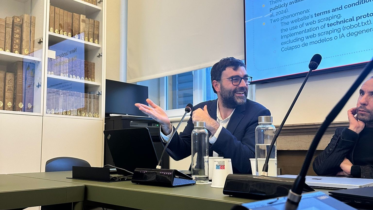 Pablo Viollier presentando en Universidad de Módena