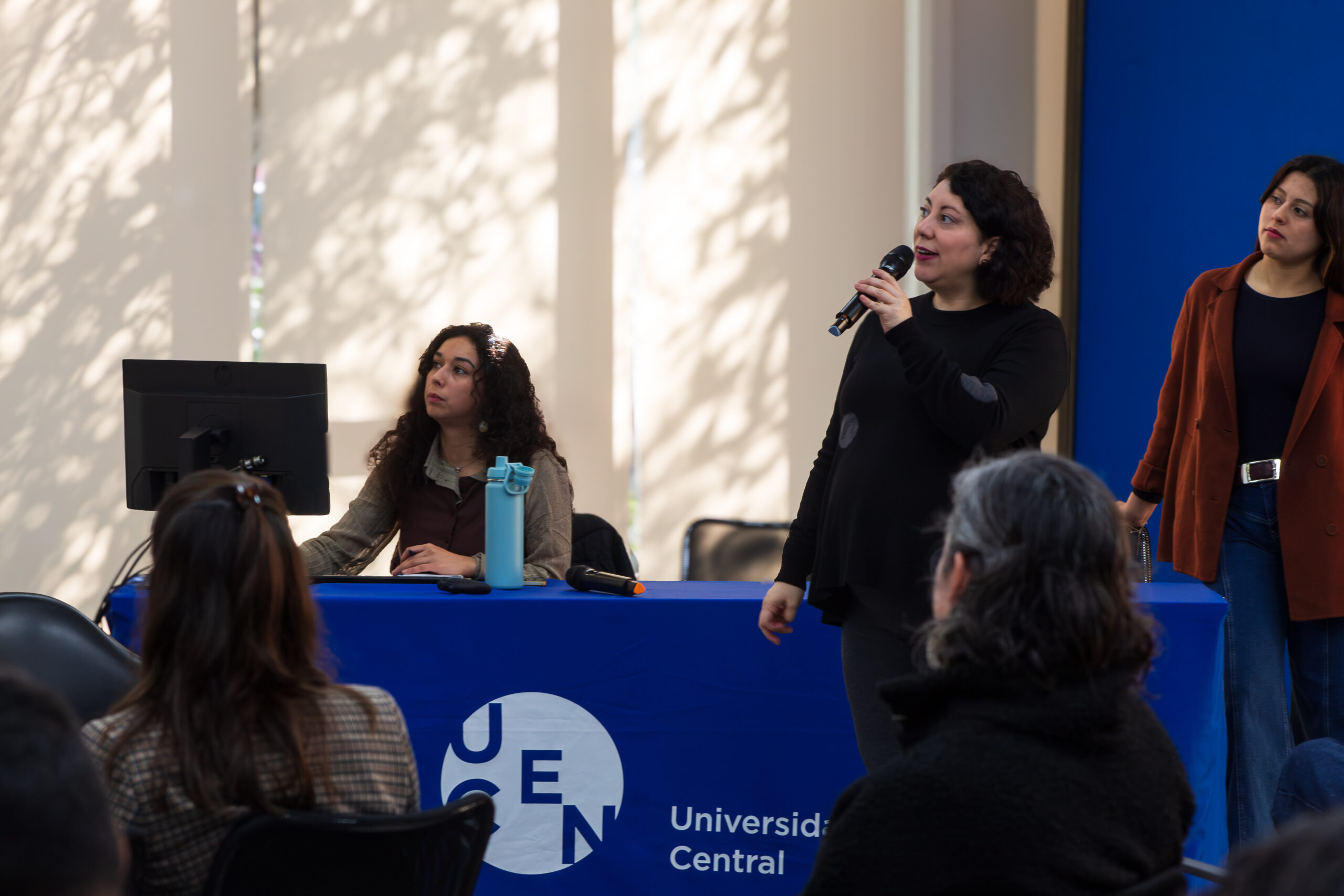 Profesora Paz Concha del ESOC presentó informe sobre el circuito global de la ropa usada en Chile