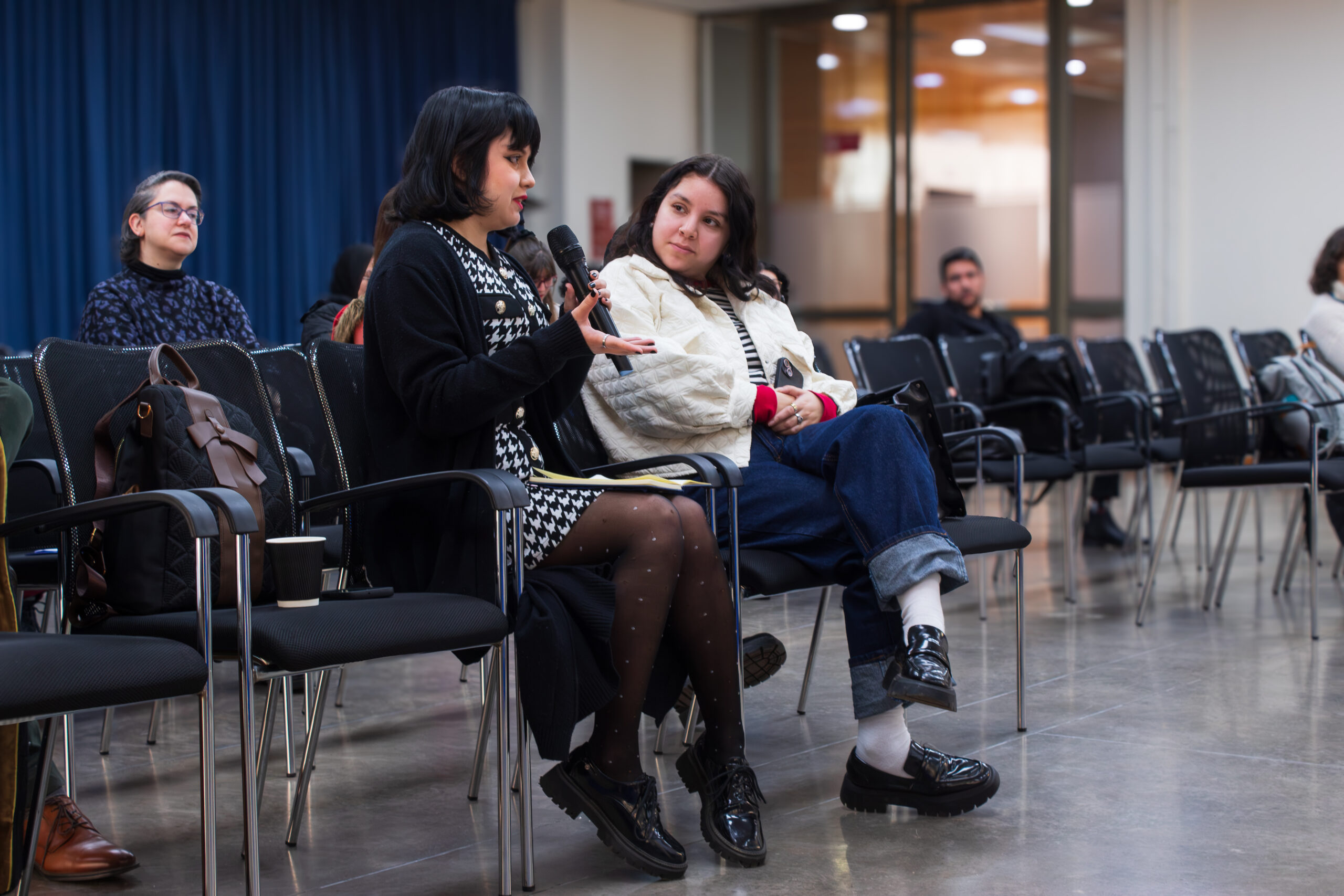 Profesora Paz Concha del ESOC presentó informe sobre el circuito global de la ropa usada en Chile