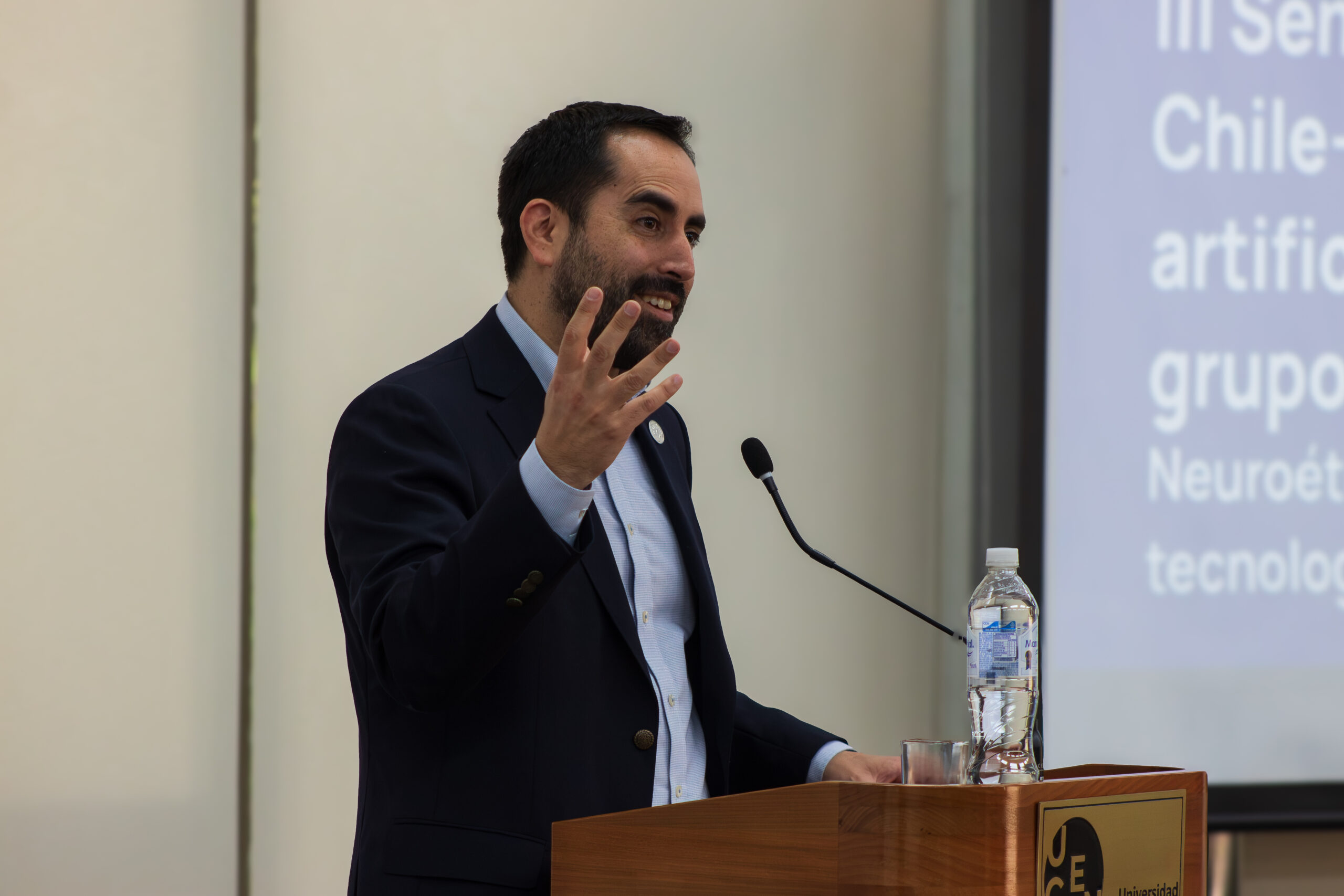 CISCE reunió a especialistas de Chile y Francia en seminario sobre IA y grupos vulnerables