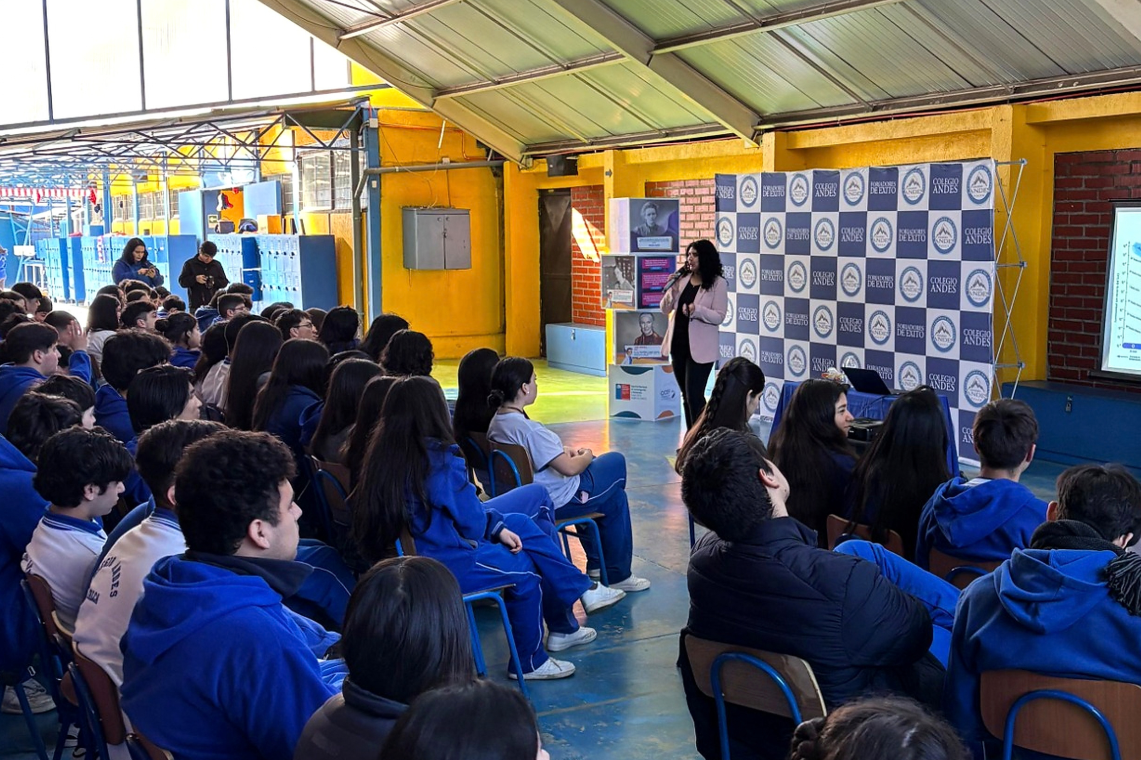 Universidad Central acerca la astronomía a 196 estudiantes del Maule