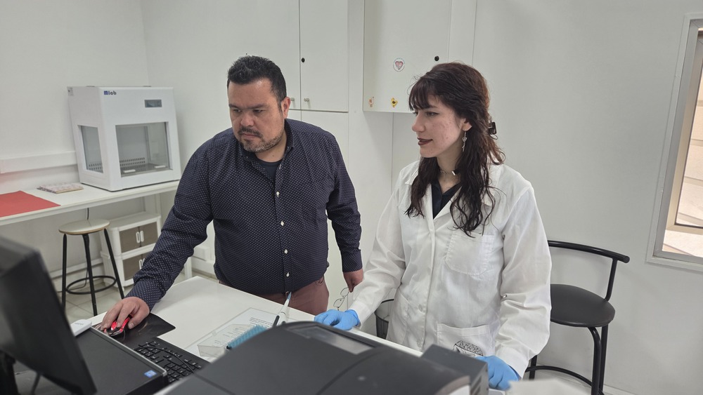 Investigación - Marco Mellado y alumnas 3