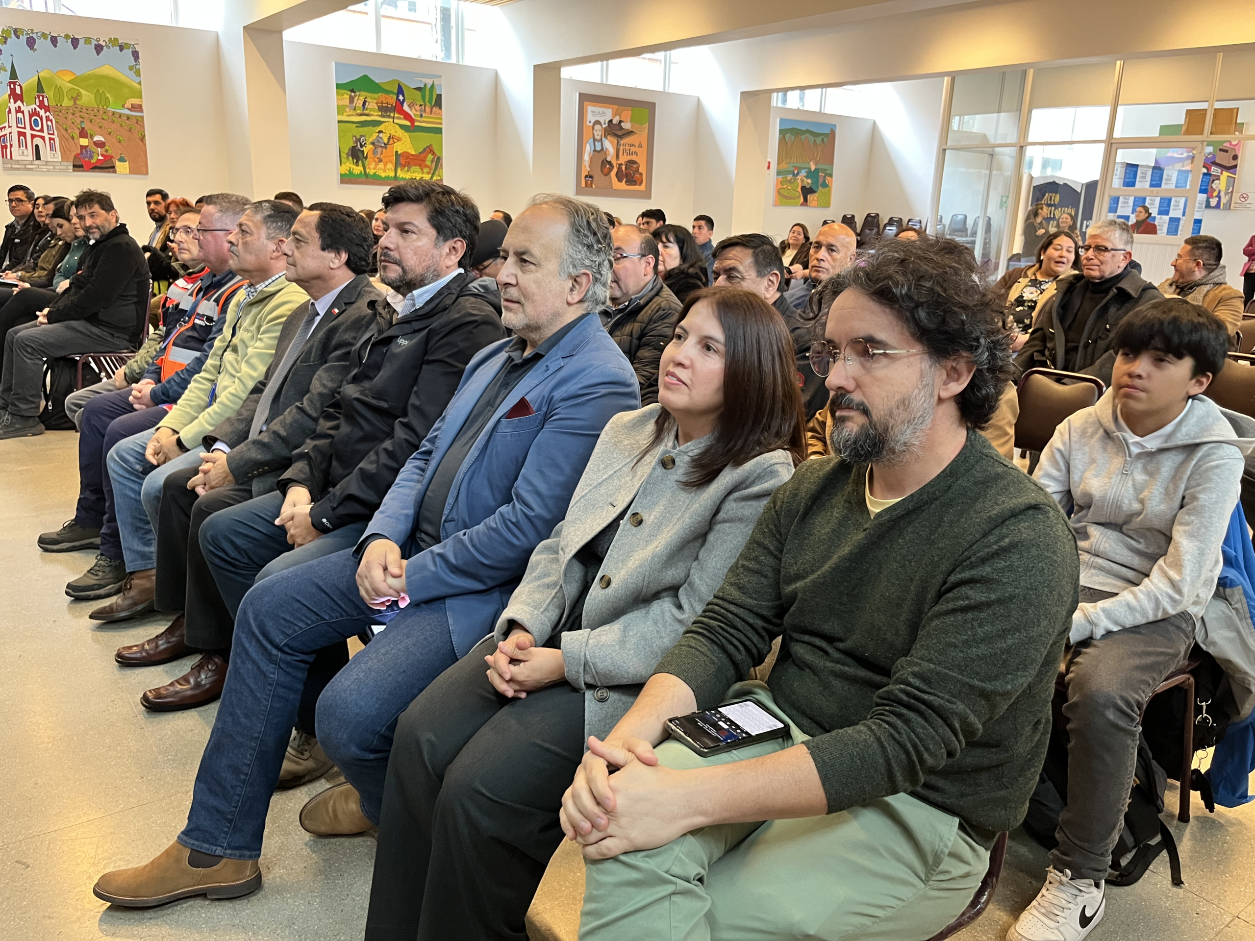 El proyecto que dirige la investigadora Martha Vidal, del CIECE, incorpora información territorial para apoyar la preparación de las comunidades educativas ante emergencias. La iniciativa reúne a universidades, servicios de educación pública y SENAPRED.