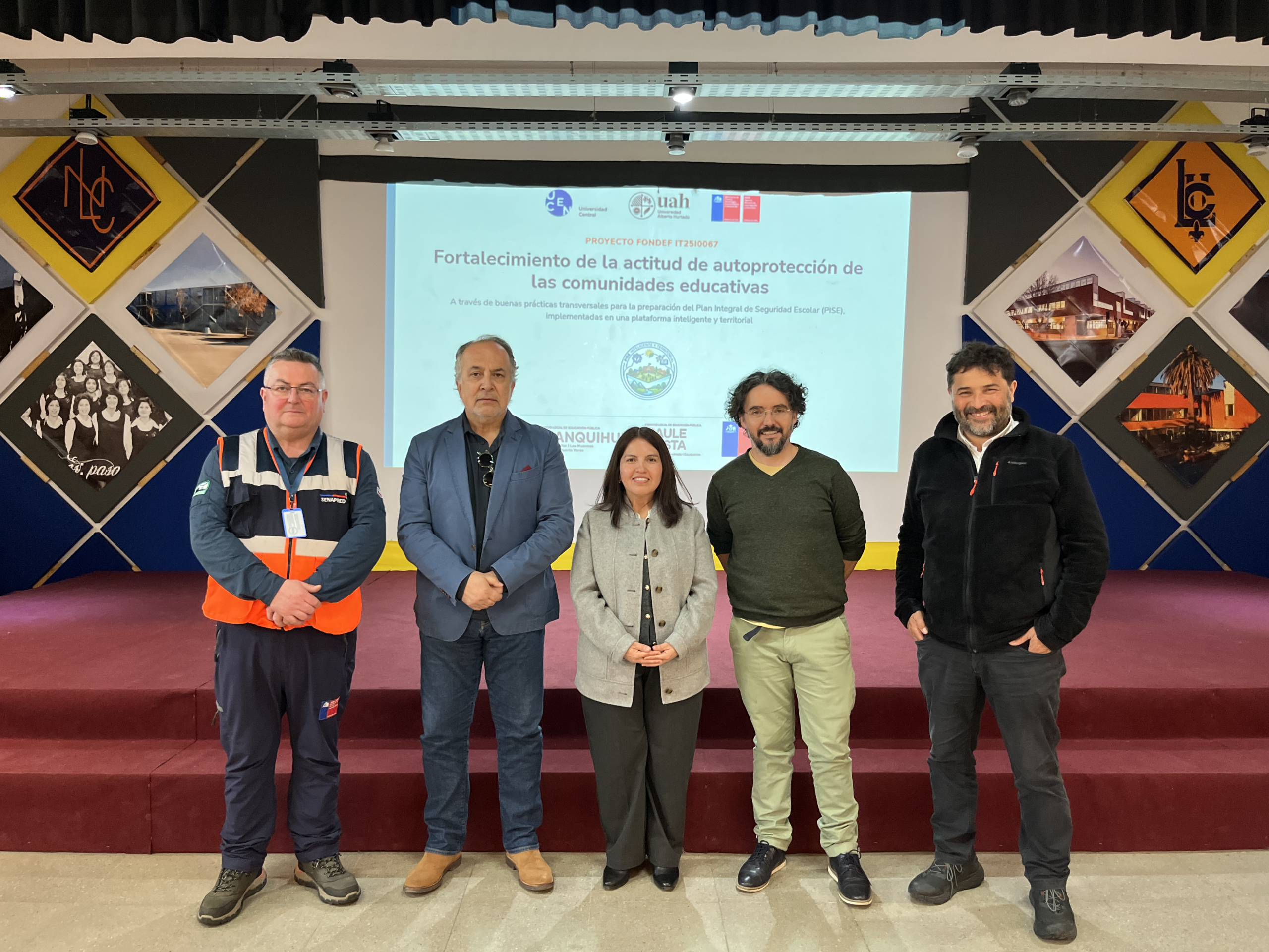 El proyecto que dirige la investigadora Martha Vidal, del CIECE, incorpora información territorial para apoyar la preparación de las comunidades educativas ante emergencias. La iniciativa reúne a universidades, servicios de educación pública y SENAPRED.