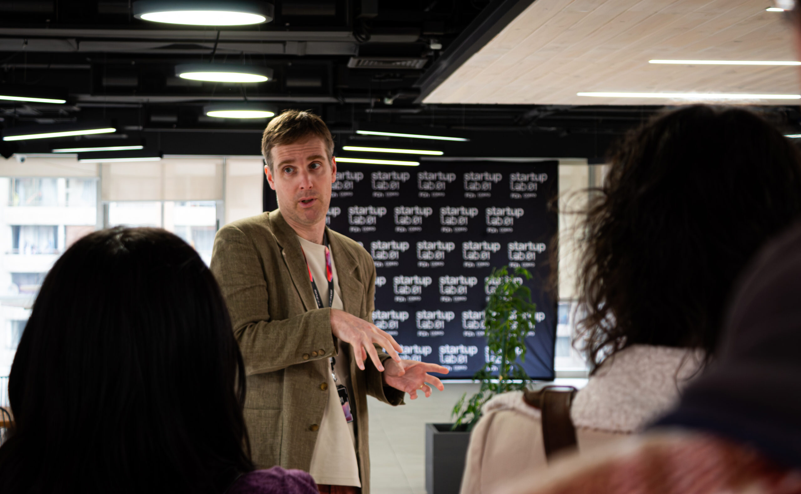 Doctorandos de la U. Central exploran el emprendimiento científico en startuplab.01