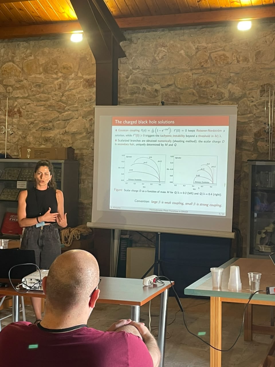 La investigadora postdoctoral del CICEF de la Universidad Central participó en el Corfu-IBS Workshop, realizado del 7 al 11 de septiembre. Su presentación abordó la escalarización y los estados termodinámicos de agujeros negros con carga eléctrica.